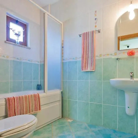 D'louca Villa *