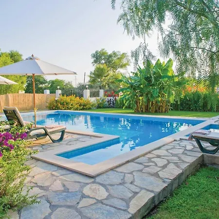 D'louca Villa *